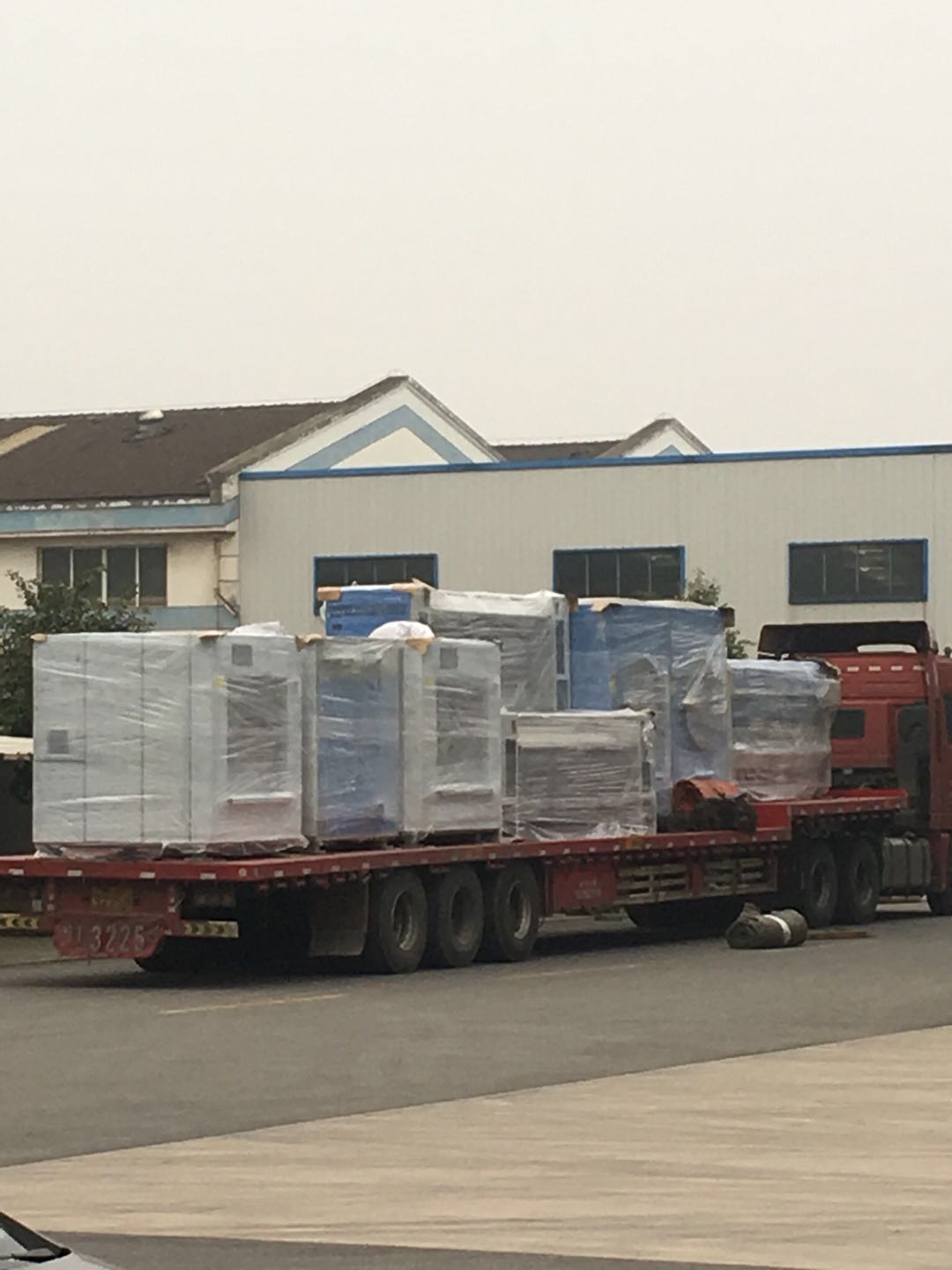 洗涤设备发货现场